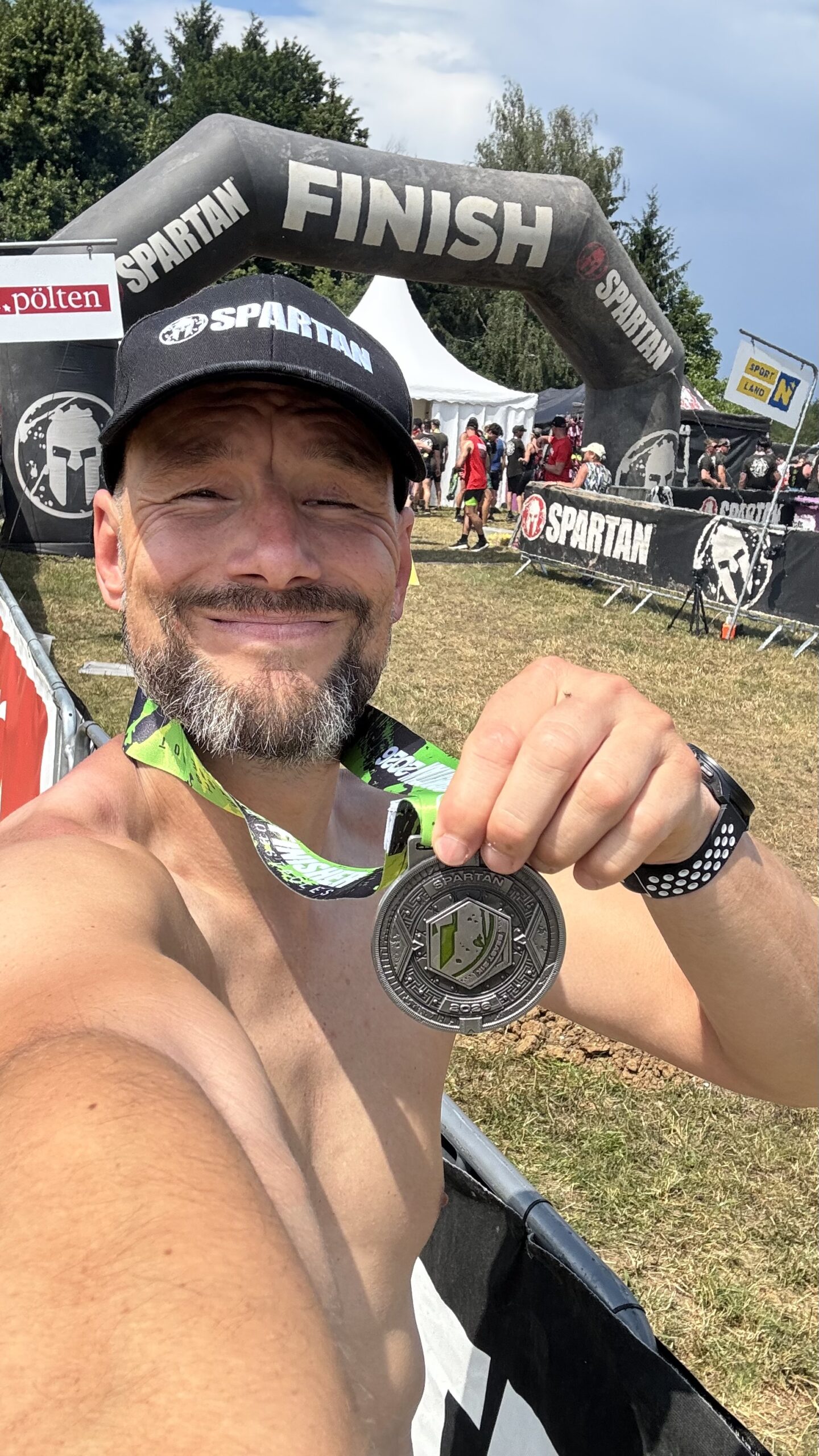 Medaille nach dem Zieleinlauf