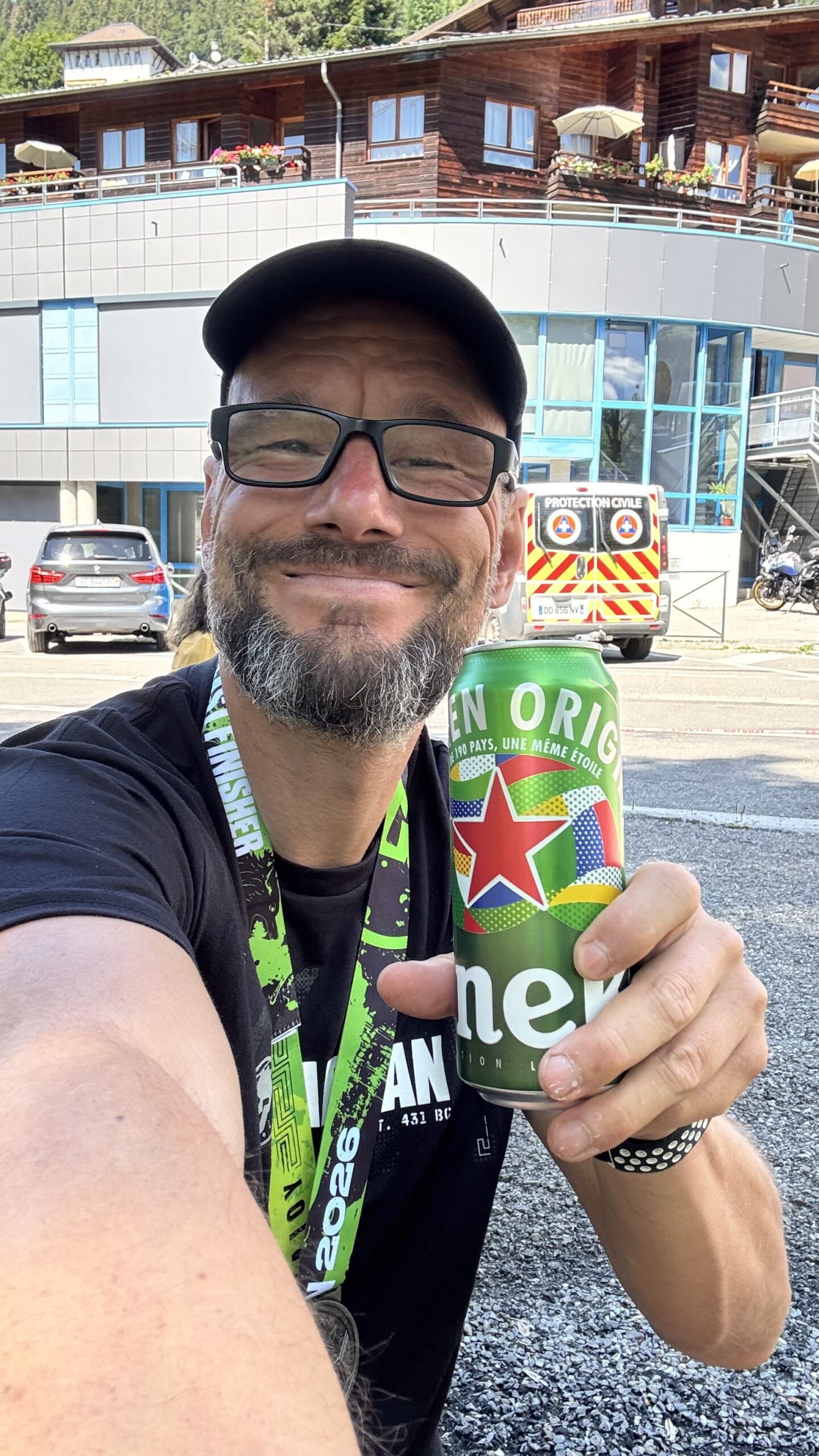 Medaillen und Bier nach dem Rennen